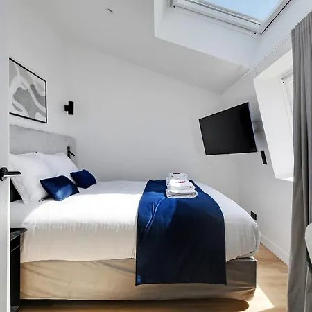 Cmg Voltaire Nation París