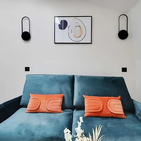 Cmg Voltaire Nation Lägenhet